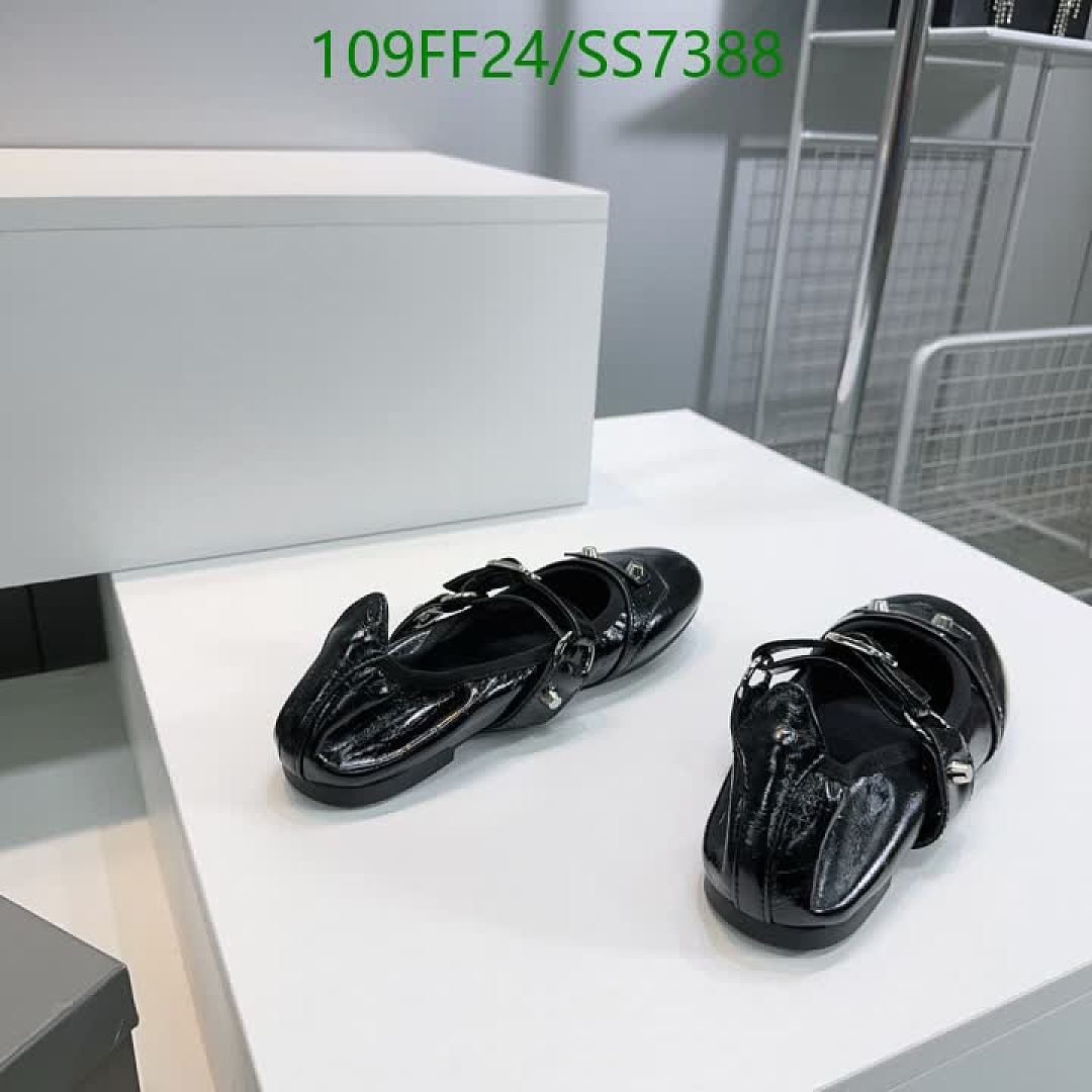 Balenciaga-Women Shoes Code: SS7388 $: 109USD
