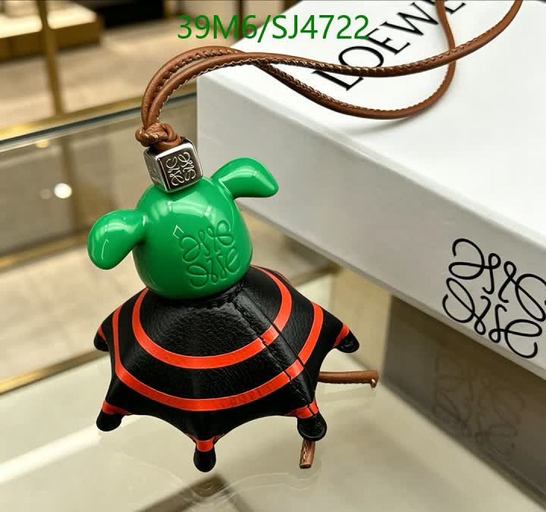 Loewe-Key pendant Code: SJ4722 $: 39USD