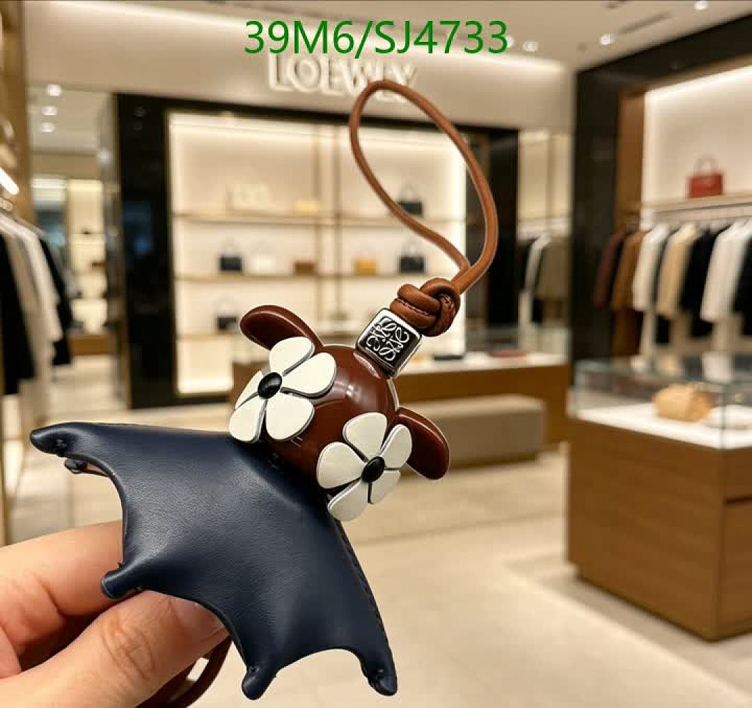 Loewe-Key pendant Code: SJ4733 $: 39USD