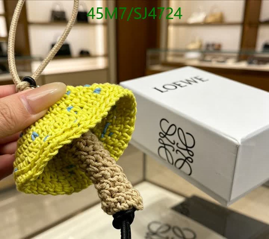 Loewe-Key pendant Code: SJ4724 $: 45USD