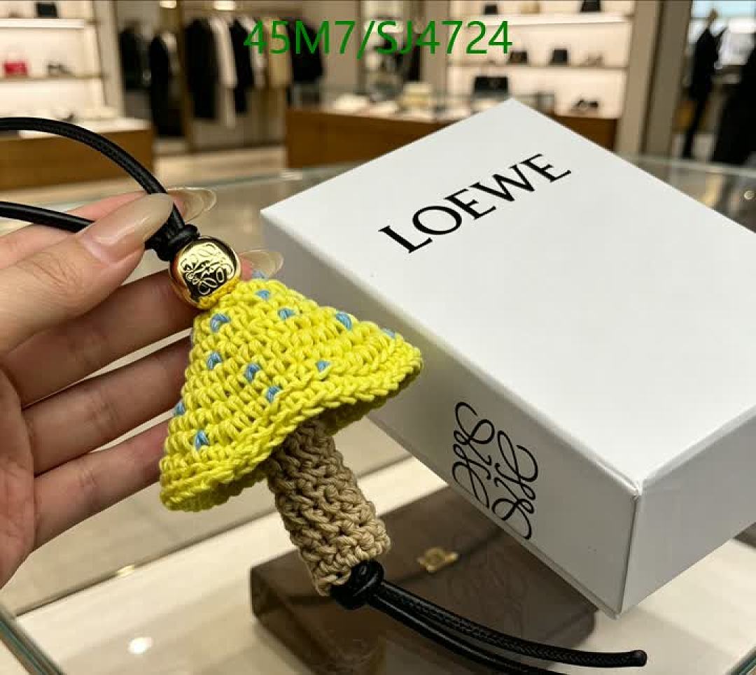 Loewe-Key pendant Code: SJ4724 $: 45USD