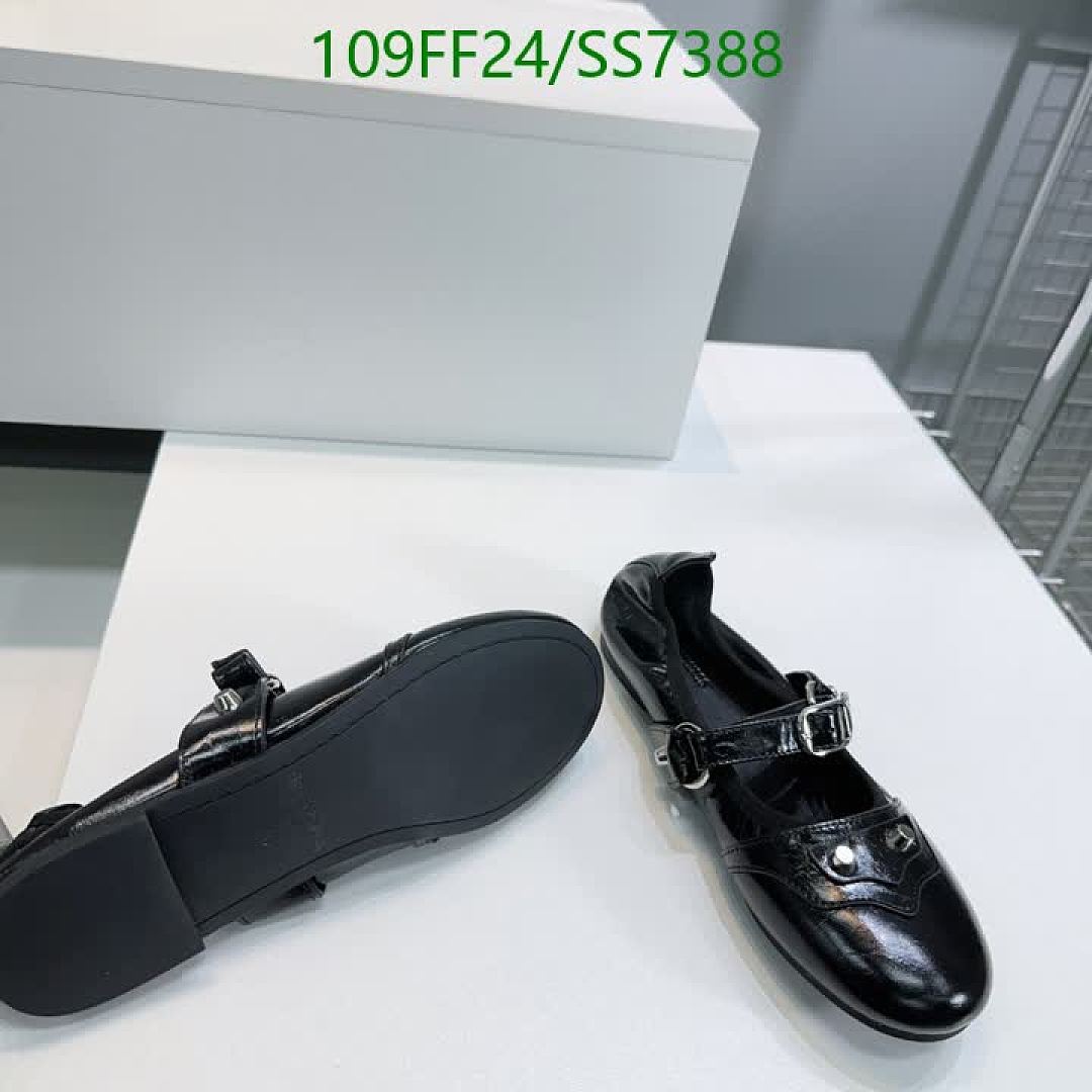 Balenciaga-Women Shoes Code: SS7388 $: 109USD