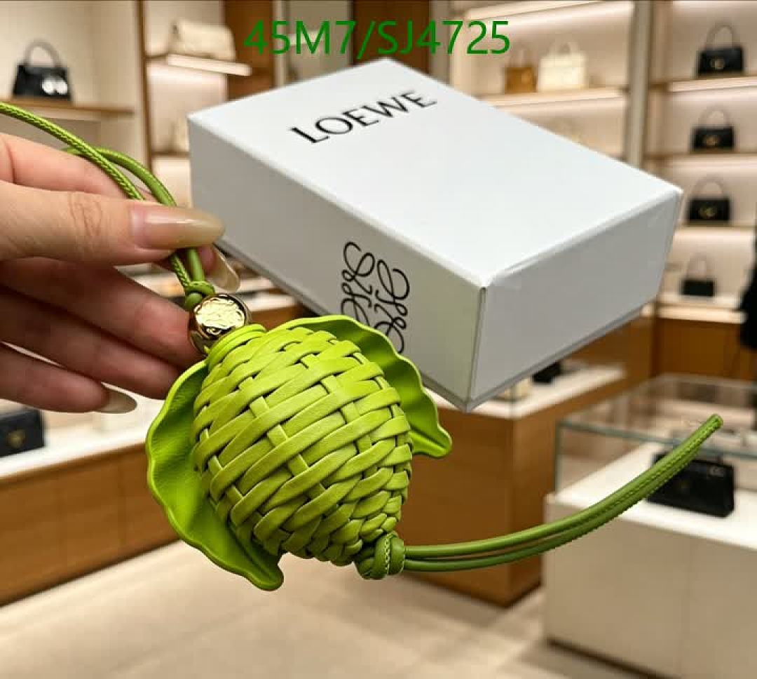 Loewe-Key pendant Code: SJ4725 $: 45USD