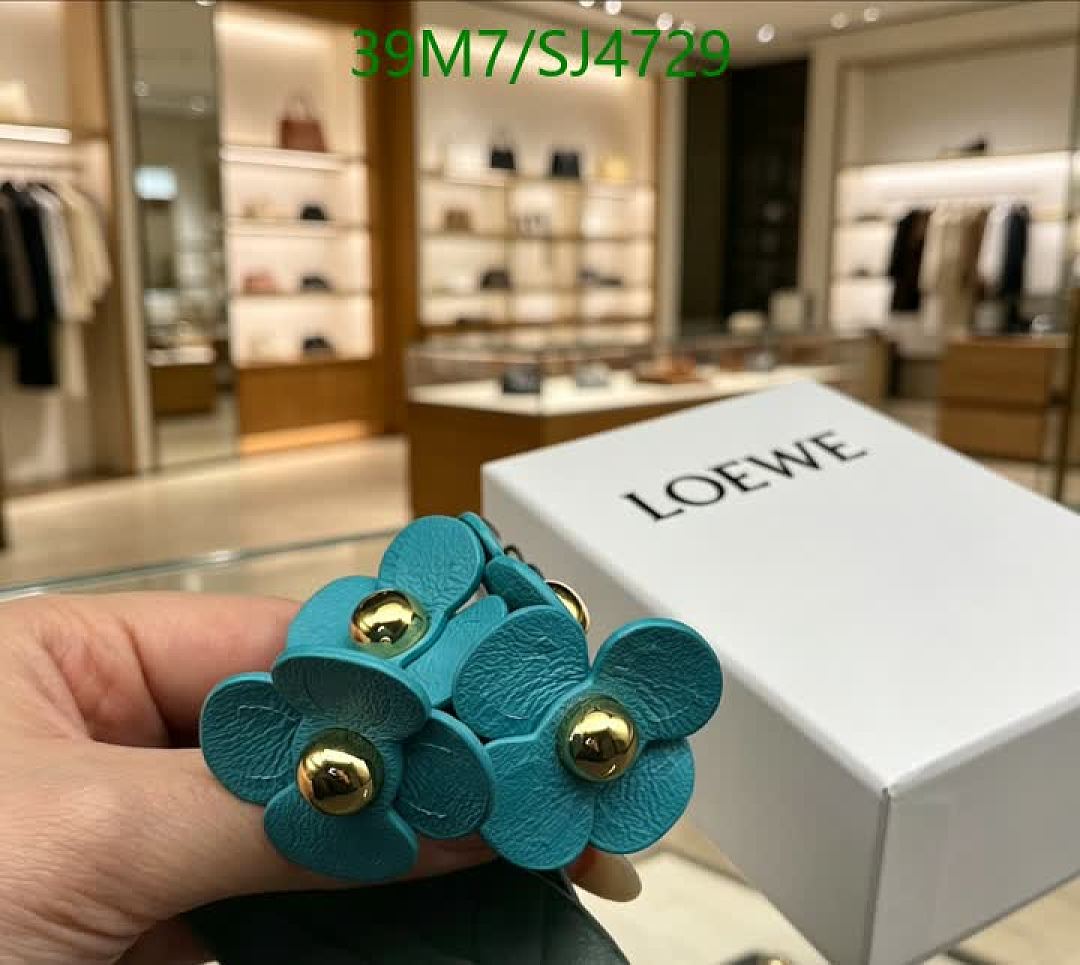 Loewe-Key pendant Code: SJ4729 $: 39USD