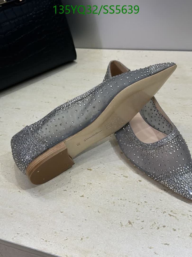 Gianvito Rossi-Women Shoes Code: SS5639 $: 135USD