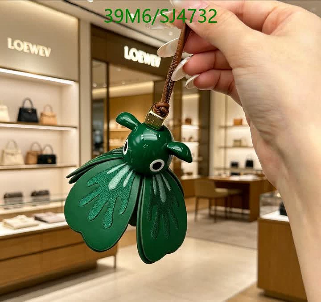 Loewe-Key pendant Code: SJ4732 $: 39USD