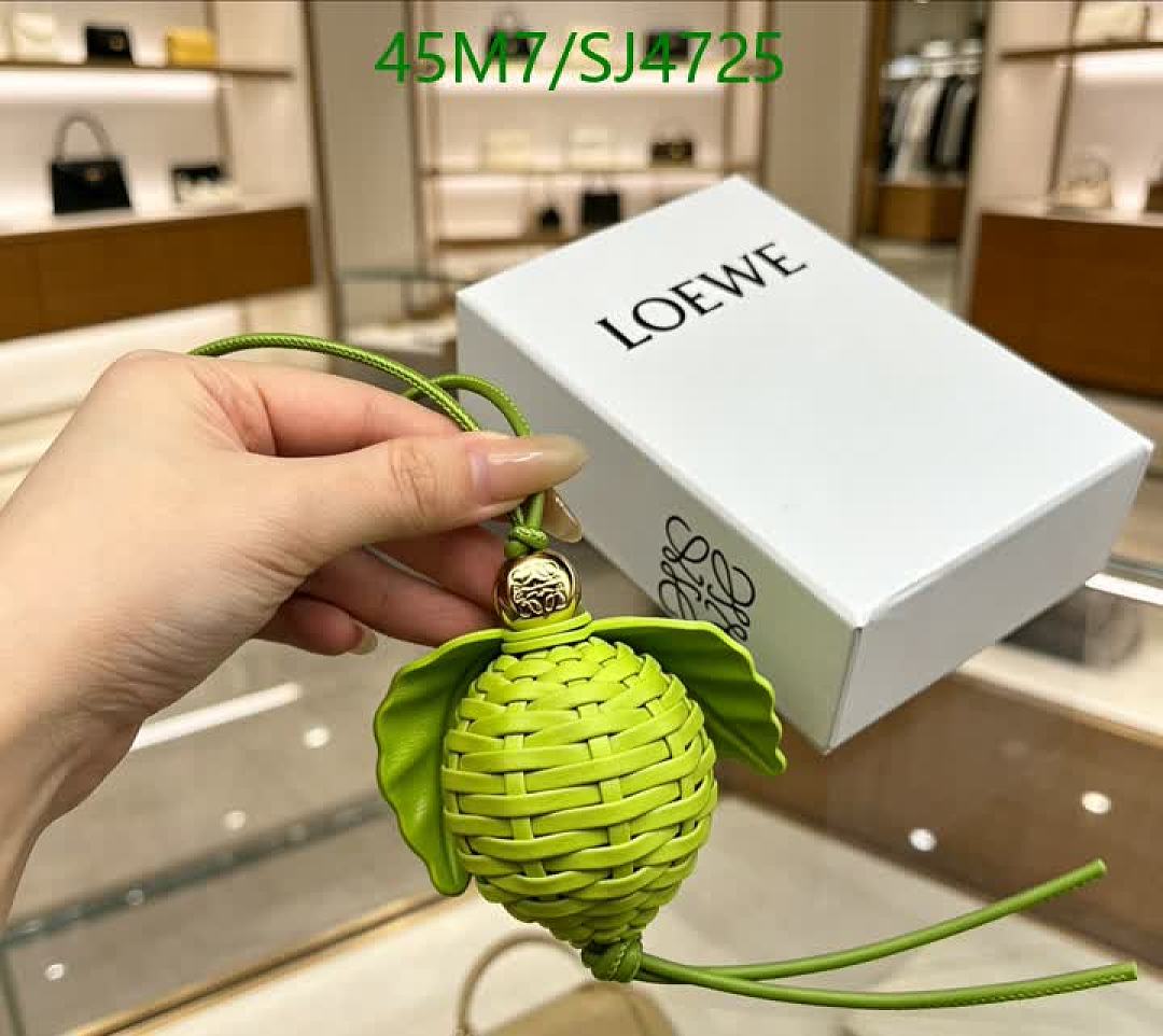 Loewe-Key pendant Code: SJ4725 $: 45USD