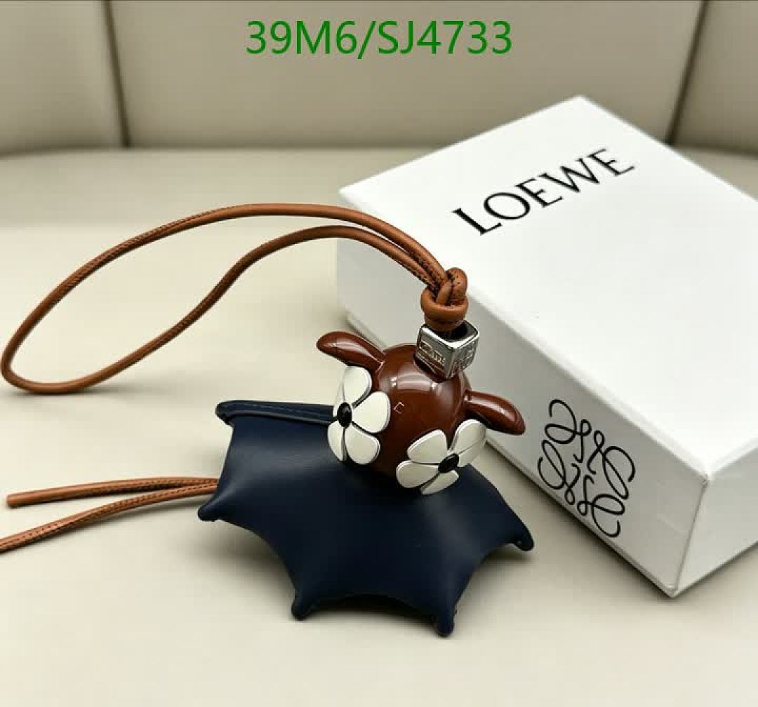 Loewe-Key pendant Code: SJ4733 $: 39USD