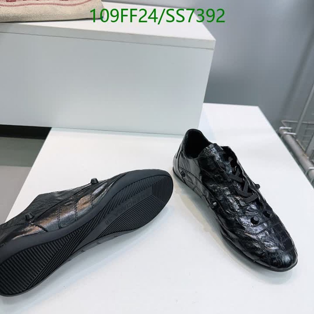 Balenciaga-Women Shoes Code: SS7392 $: 109USD