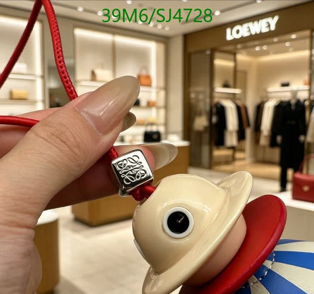 Loewe-Key pendant Code: SJ4728 $: 39USD