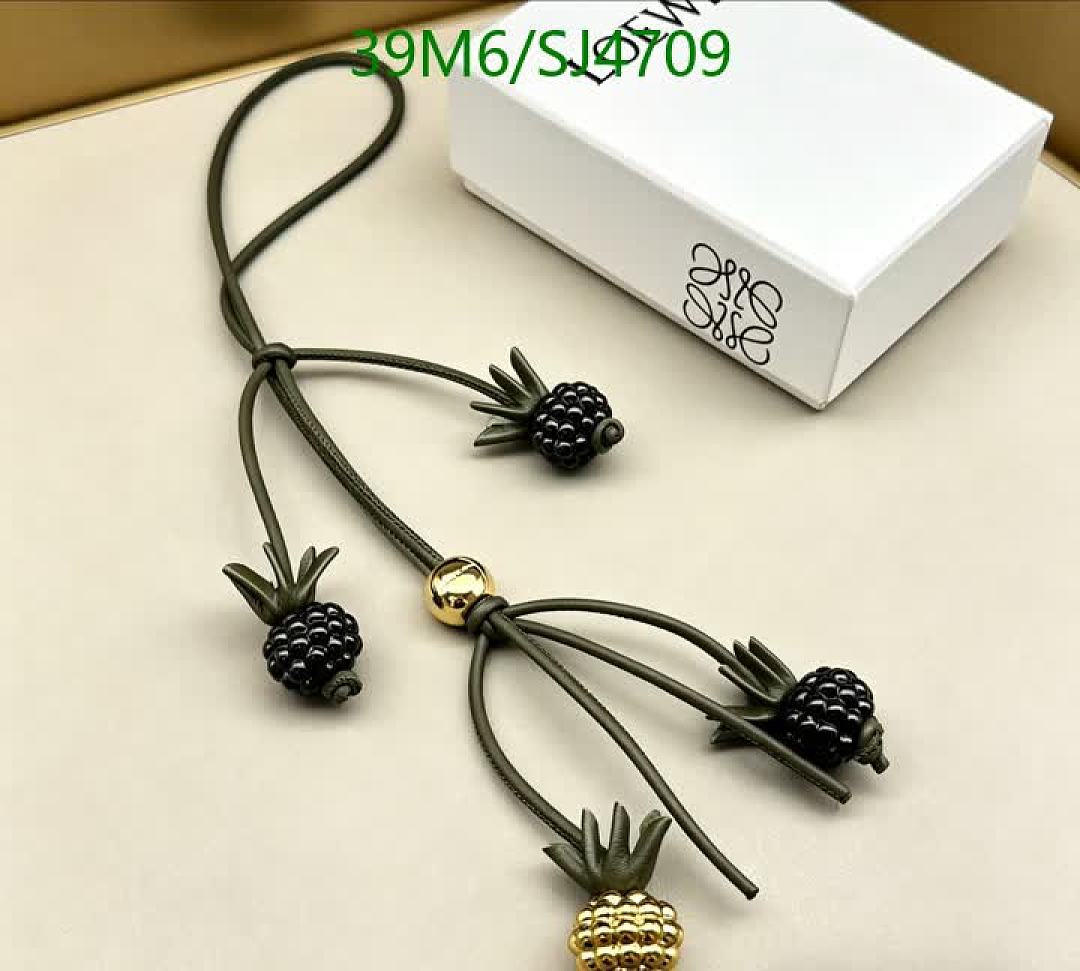 Loewe-Key pendant Code: SJ4709 $: 39USD