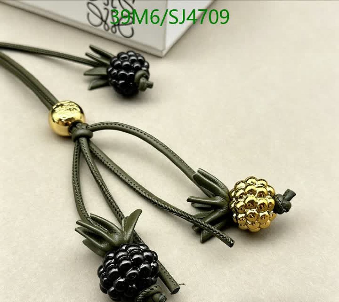 Loewe-Key pendant Code: SJ4709 $: 39USD