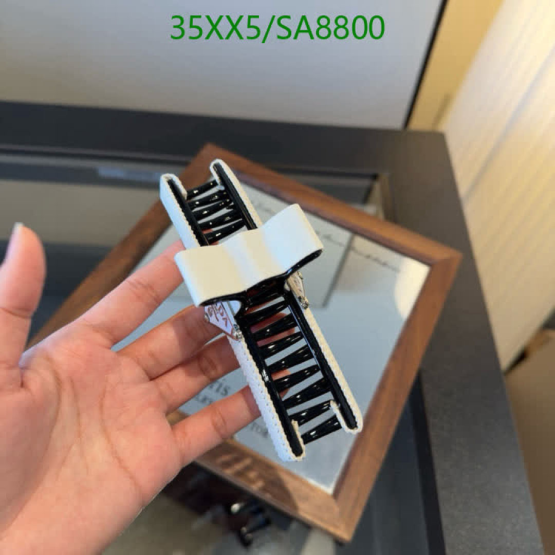 Prada-Headband Code: SA8800 $: 35USD