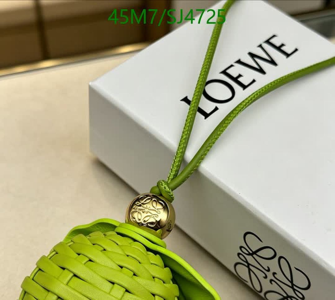 Loewe-Key pendant Code: SJ4725 $: 45USD