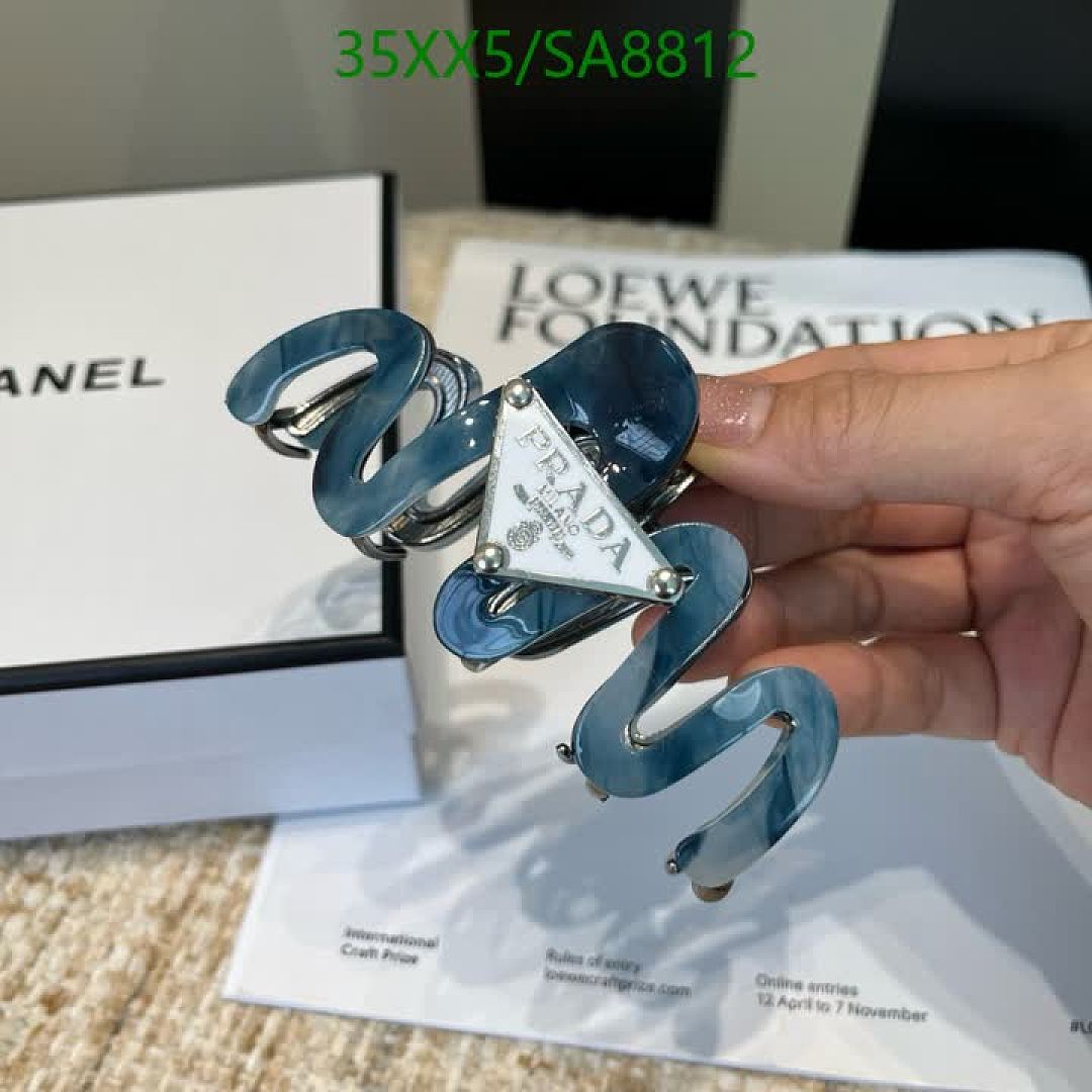 Prada-Headband Code: SA8812 $: 35USD
