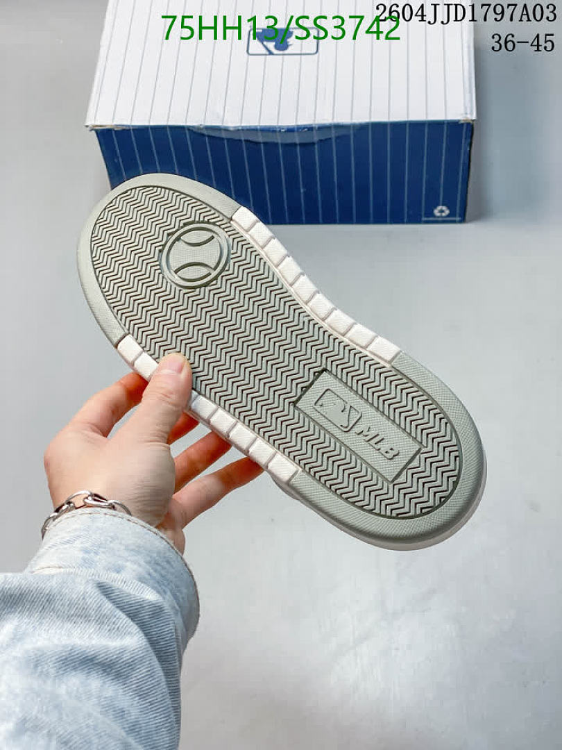 Nike-Men shoes Code: SS3742 $: 75USD