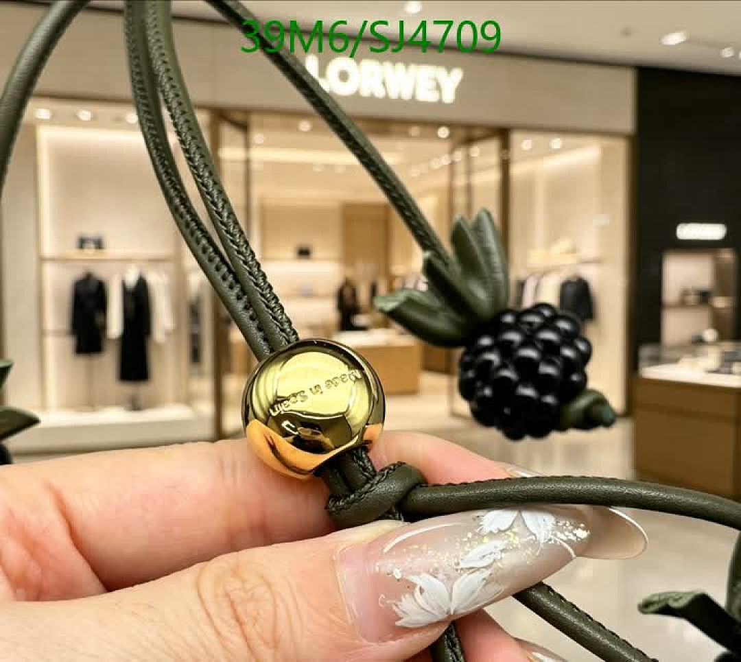 Loewe-Key pendant Code: SJ4709 $: 39USD