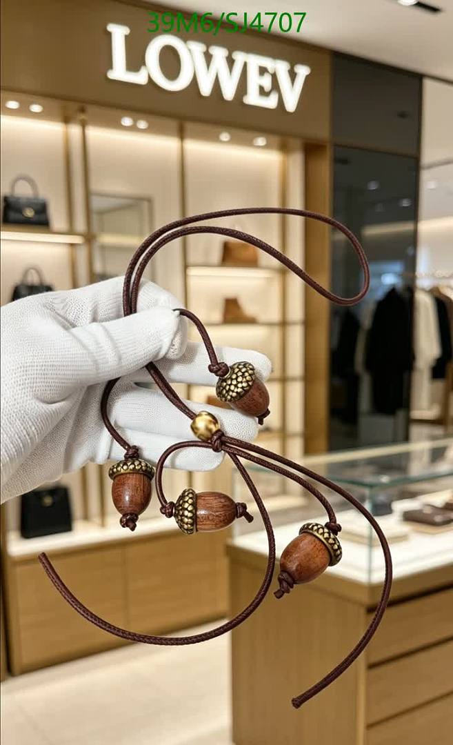Loewe-Key pendant Code: SJ4707 $: 39USD