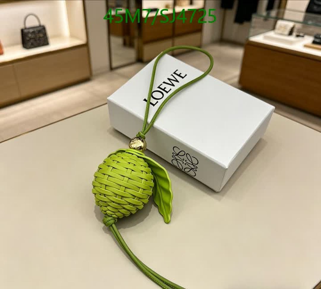 Loewe-Key pendant Code: SJ4725 $: 45USD
