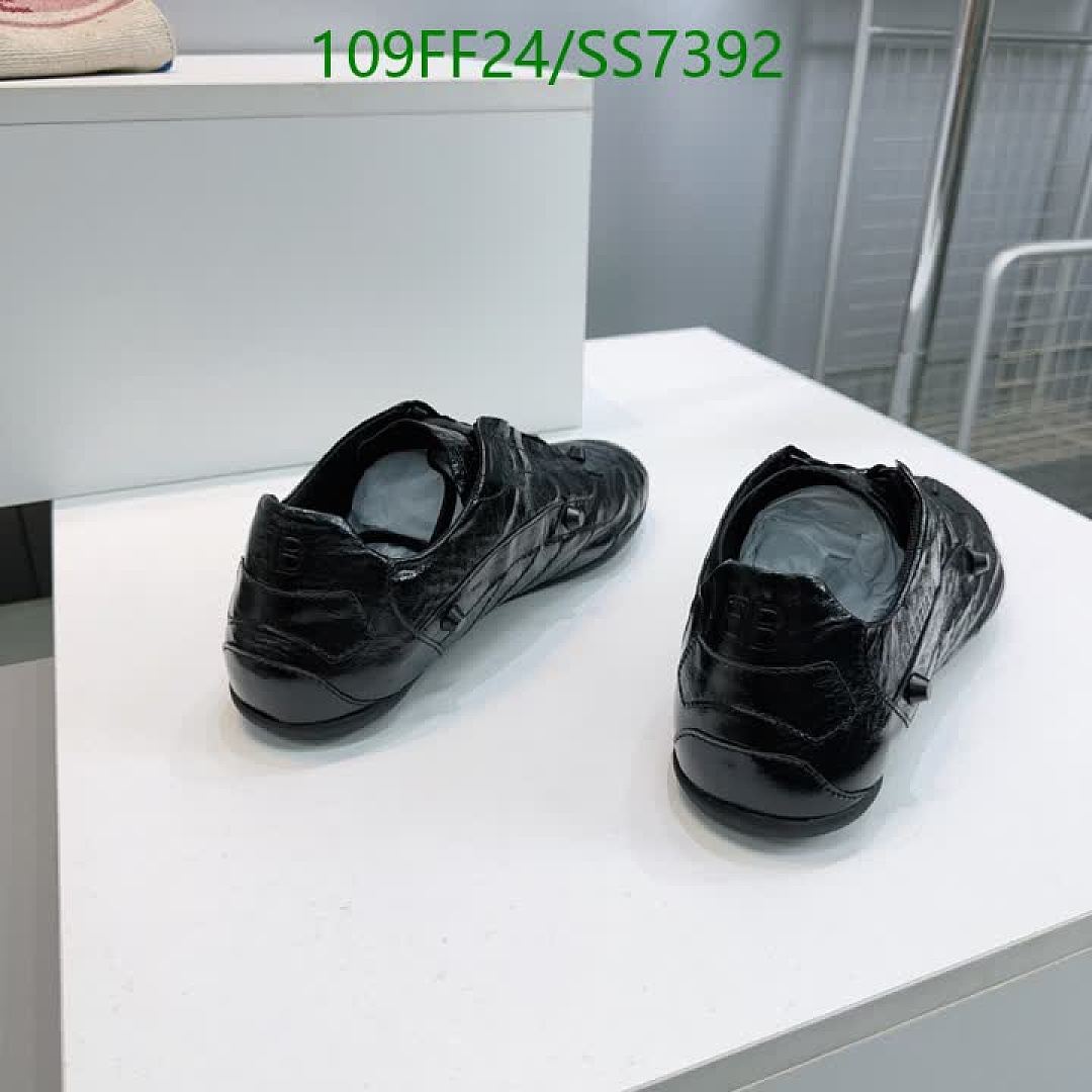 Balenciaga-Women Shoes Code: SS7392 $: 109USD