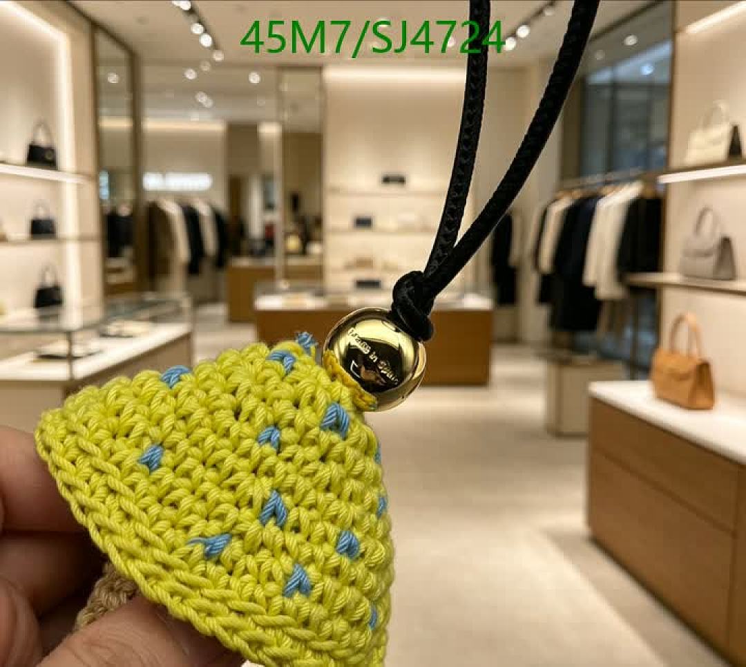 Loewe-Key pendant Code: SJ4724 $: 45USD