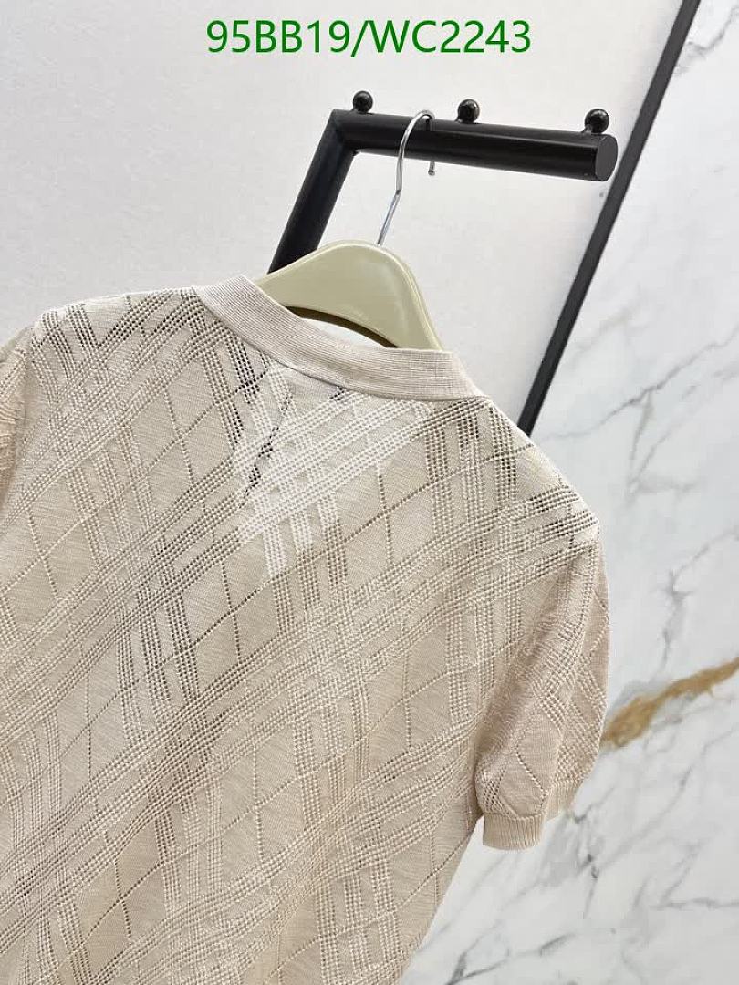 Burberry-Clothing Code: WC2243 $: 95USD
