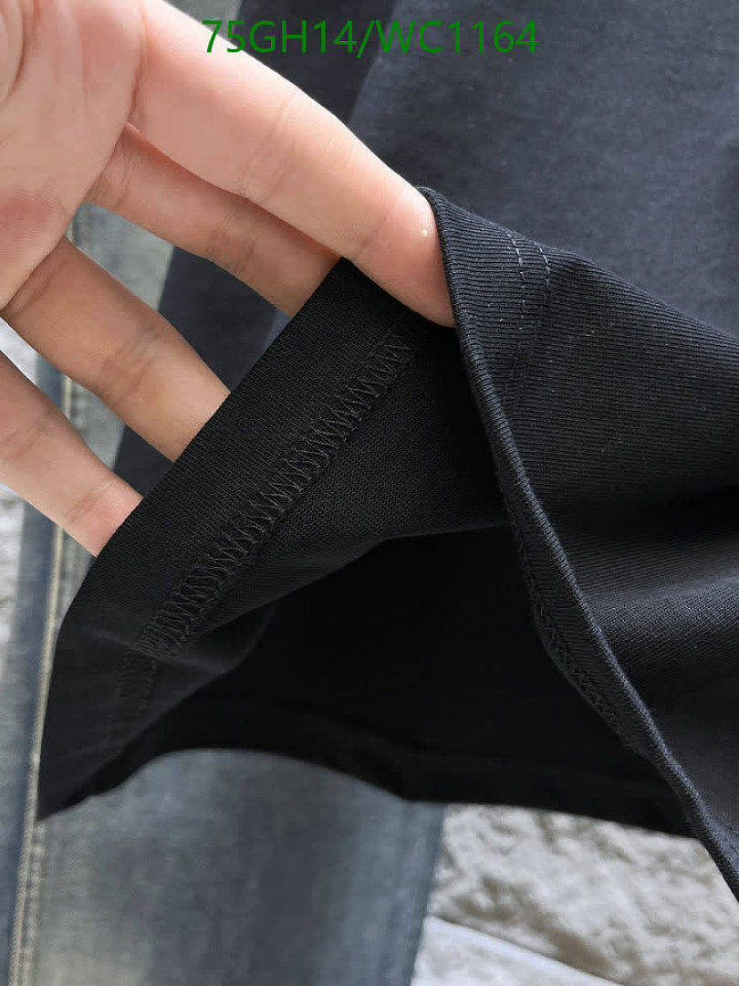 Burberry-Clothing Code: WC1164 $: 75USD