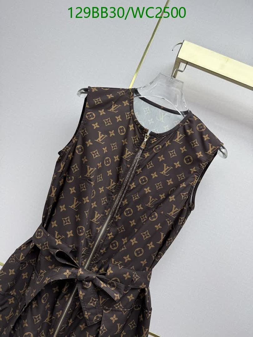 LV-Clothing Code: WC2500 $: 129USD