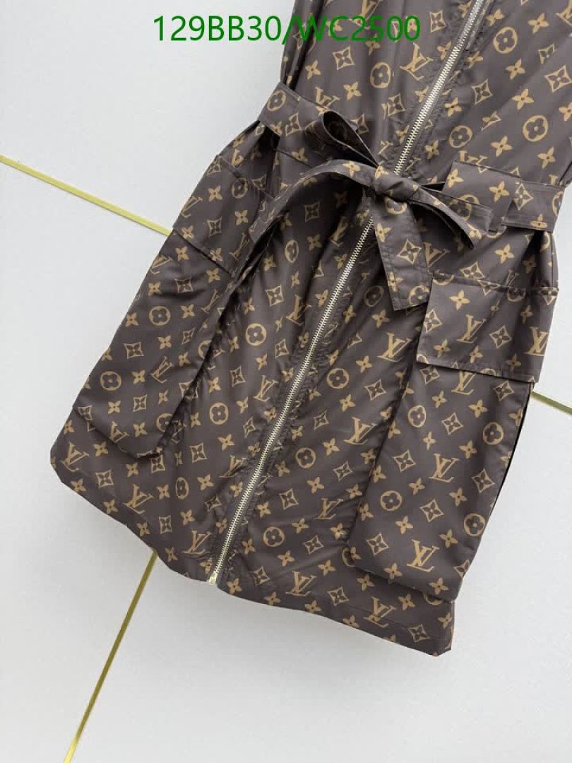 LV-Clothing Code: WC2500 $: 129USD