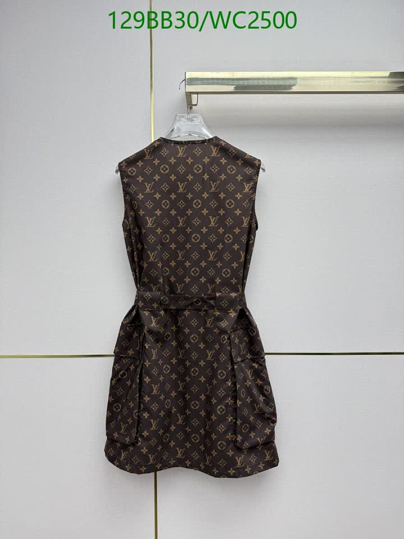 LV-Clothing Code: WC2500 $: 129USD