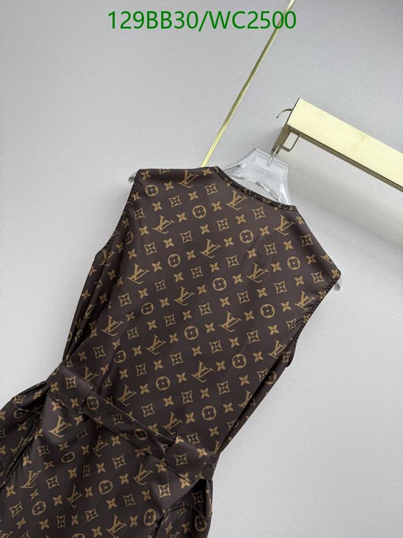 LV-Clothing Code: WC2500 $: 129USD