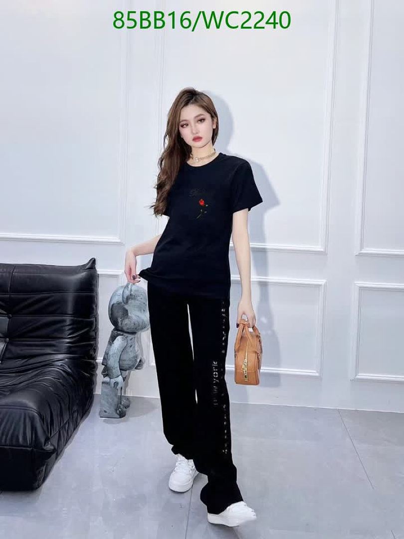 Burberry-Clothing Code: WC2240 $: 85USD