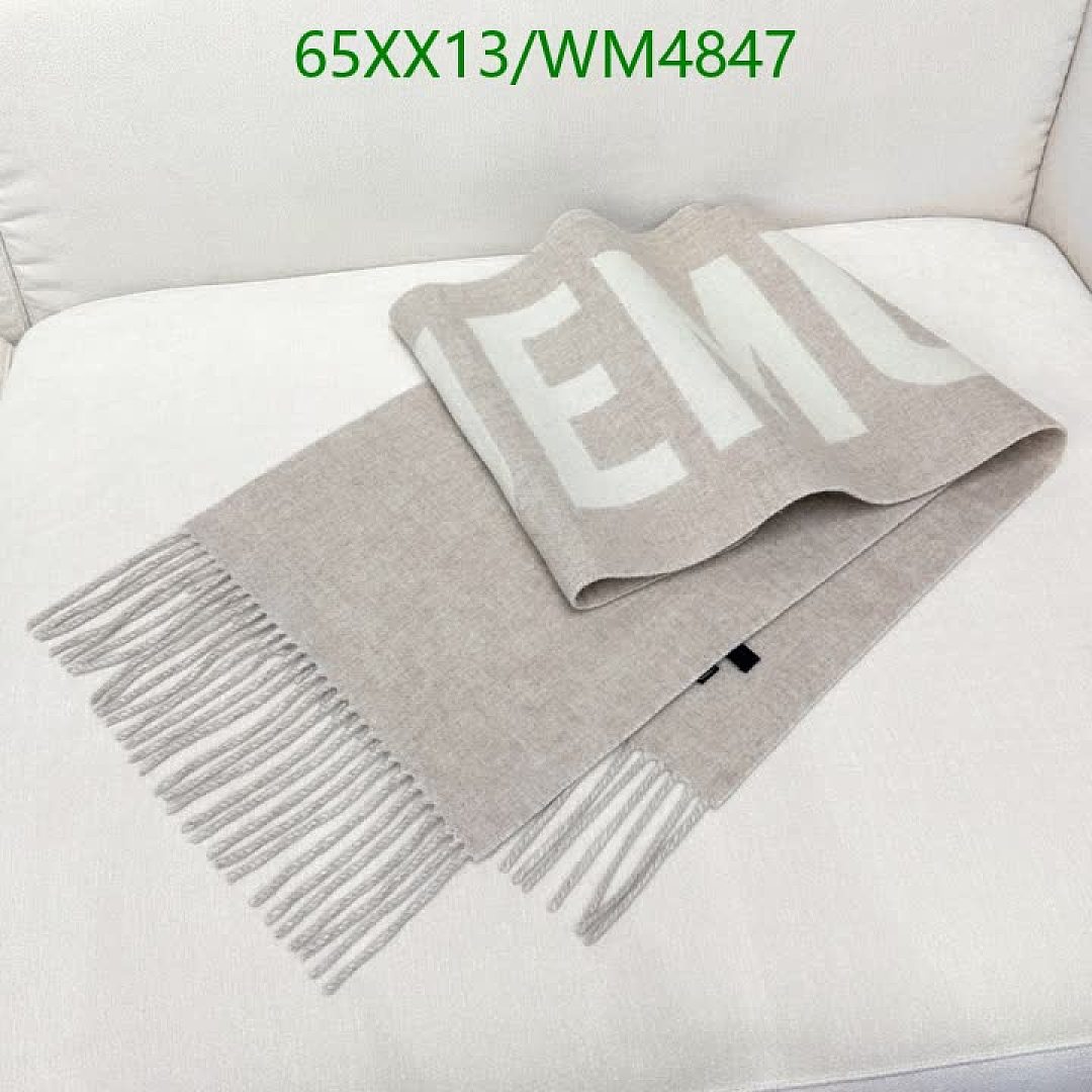 Jacquemus-Scarf Code: WM4847 $: 65USD