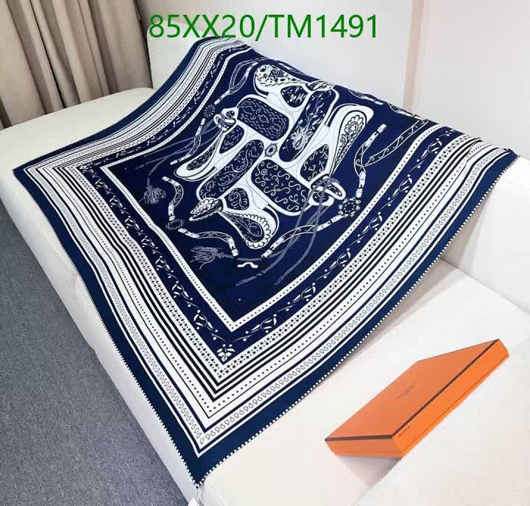 Hermes-Scarf Code: TM1491 $: 85USD