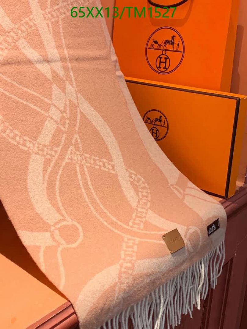 Hermes-Scarf Code: TM1527 $: 65USD