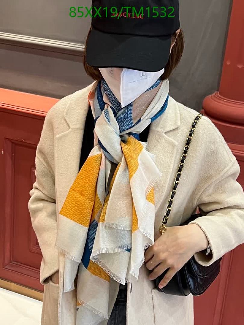 Hermes-Scarf Code: TM1532 $: 85USD
