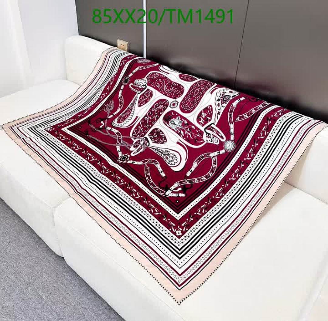 Hermes-Scarf Code: TM1491 $: 85USD