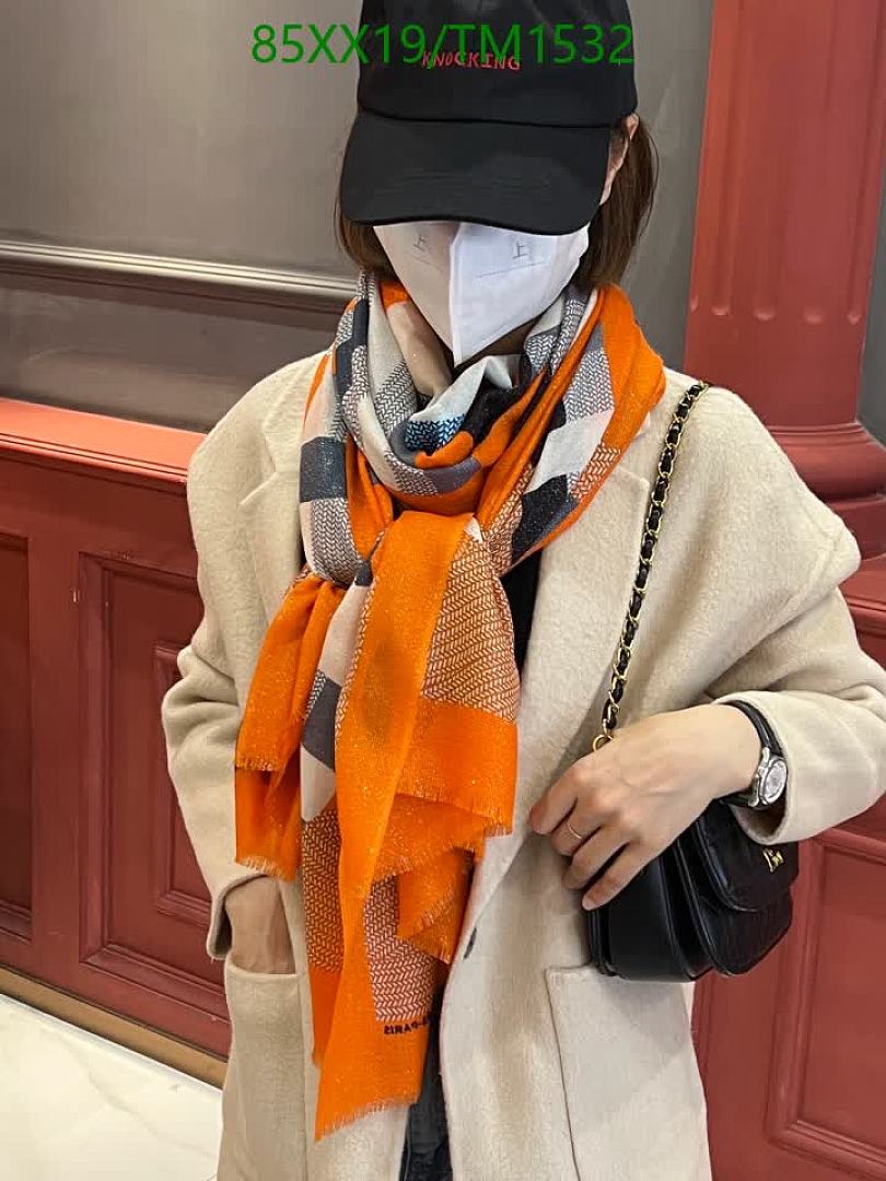 Hermes-Scarf Code: TM1532 $: 85USD