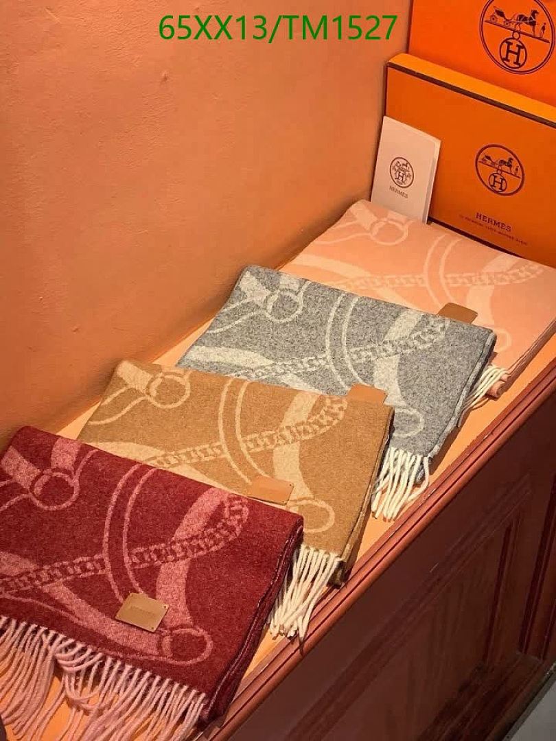 Hermes-Scarf Code: TM1527 $: 65USD