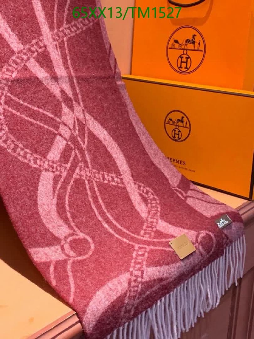 Hermes-Scarf Code: TM1527 $: 65USD