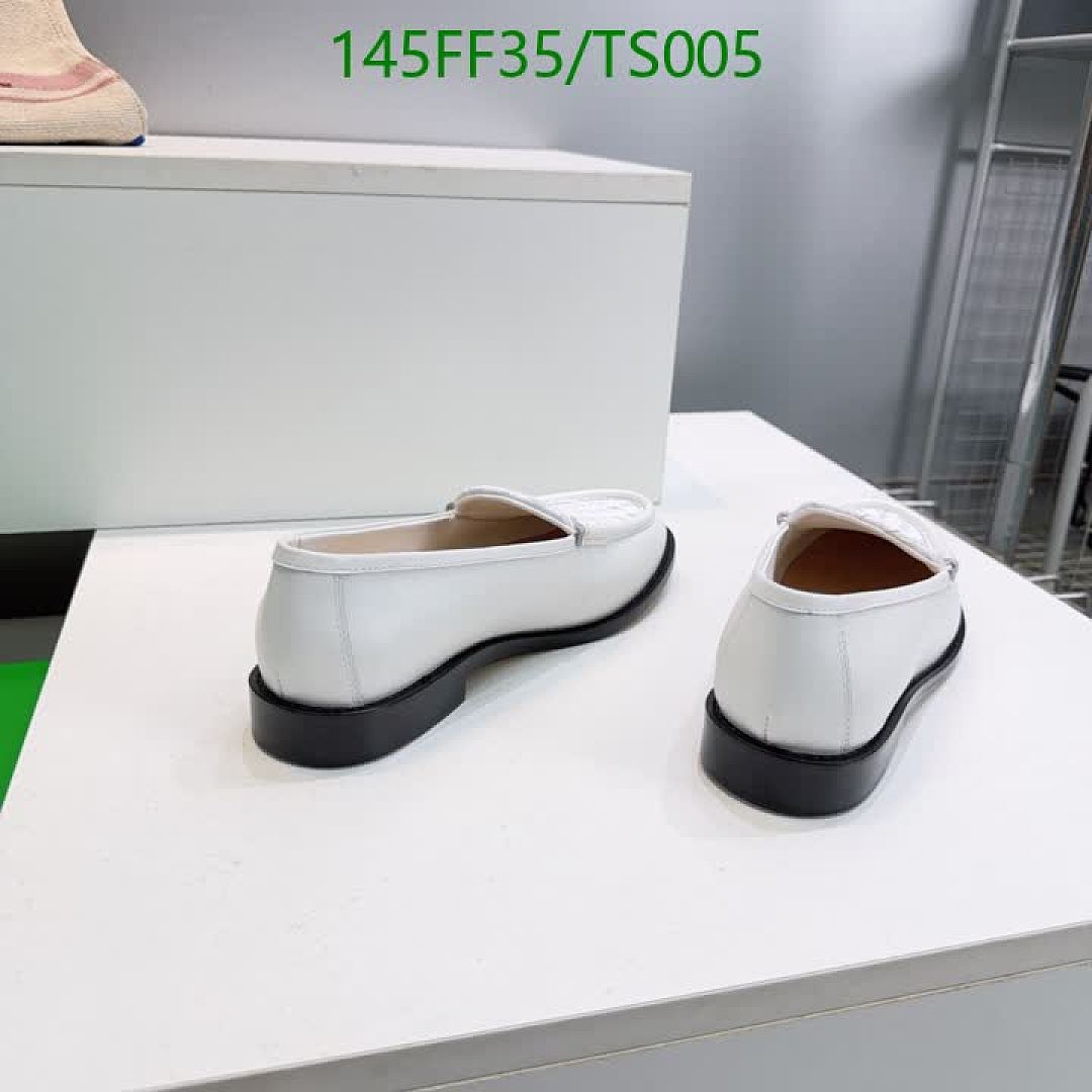 BV-Women Shoes Code: TS005 $: 145USD