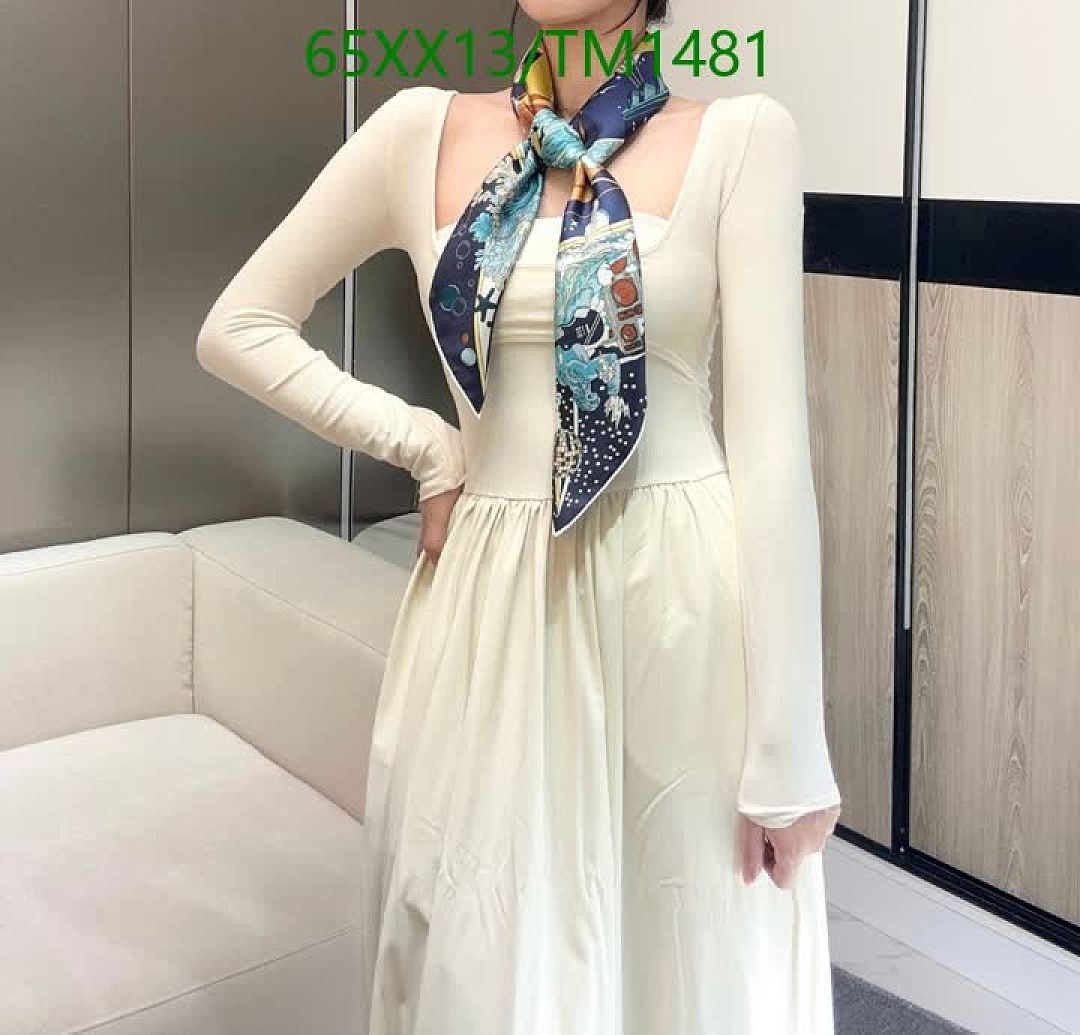 Hermes-Scarf Code: TM1481 $: 65USD