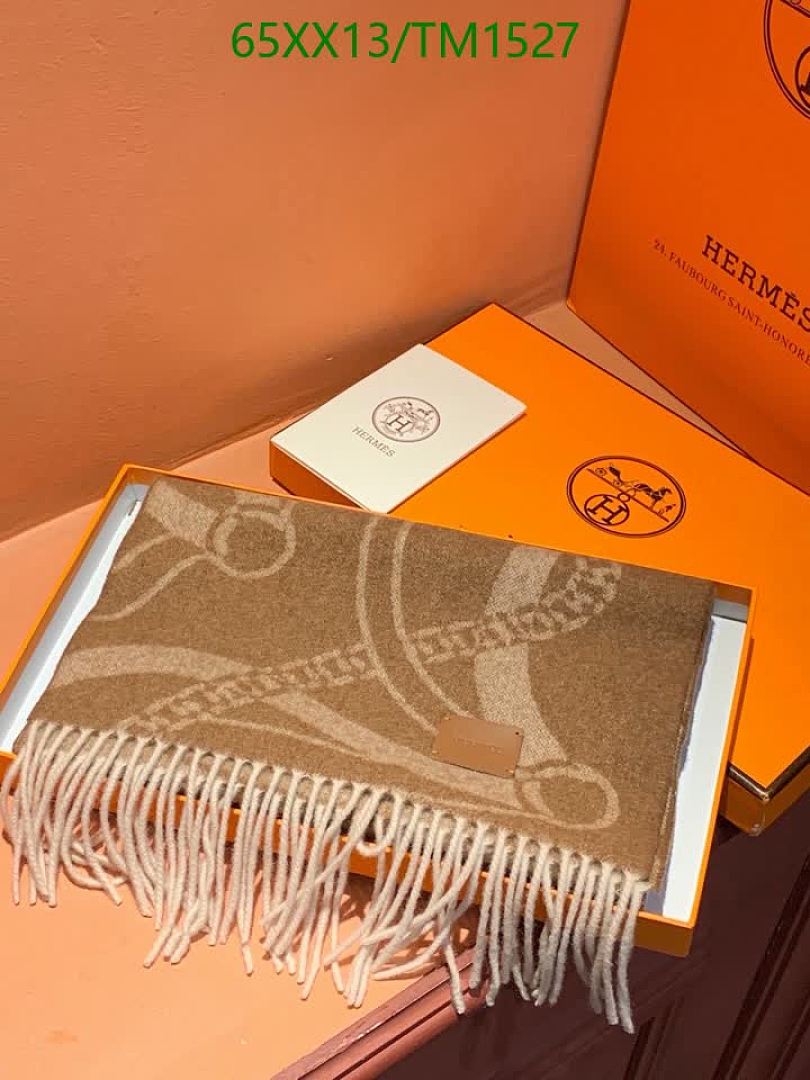 Hermes-Scarf Code: TM1527 $: 65USD