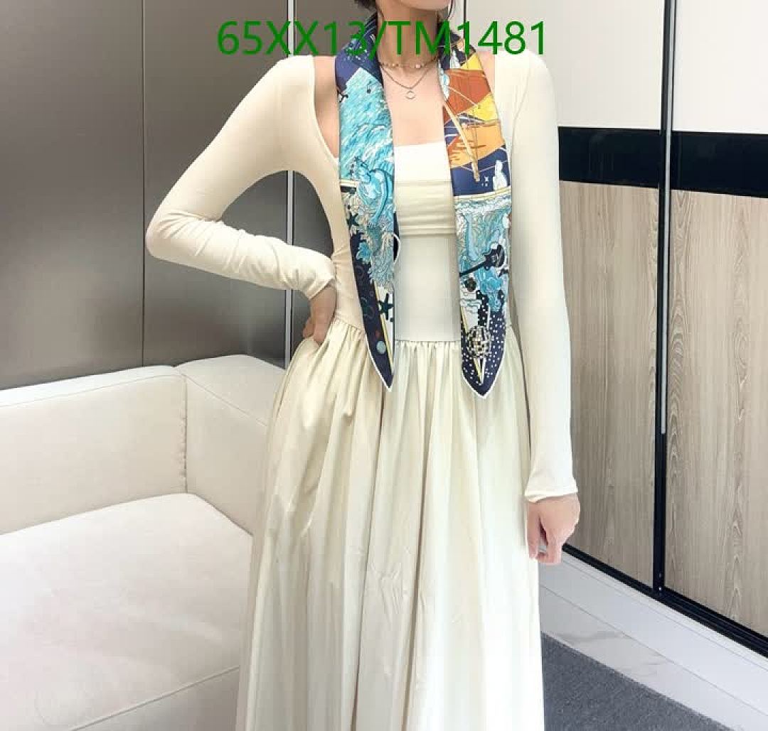 Hermes-Scarf Code: TM1481 $: 65USD