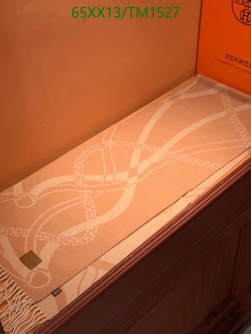 Hermes-Scarf Code: TM1527 $: 65USD