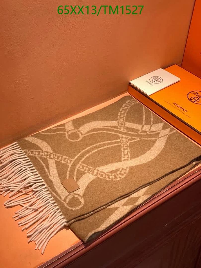 Hermes-Scarf Code: TM1527 $: 65USD