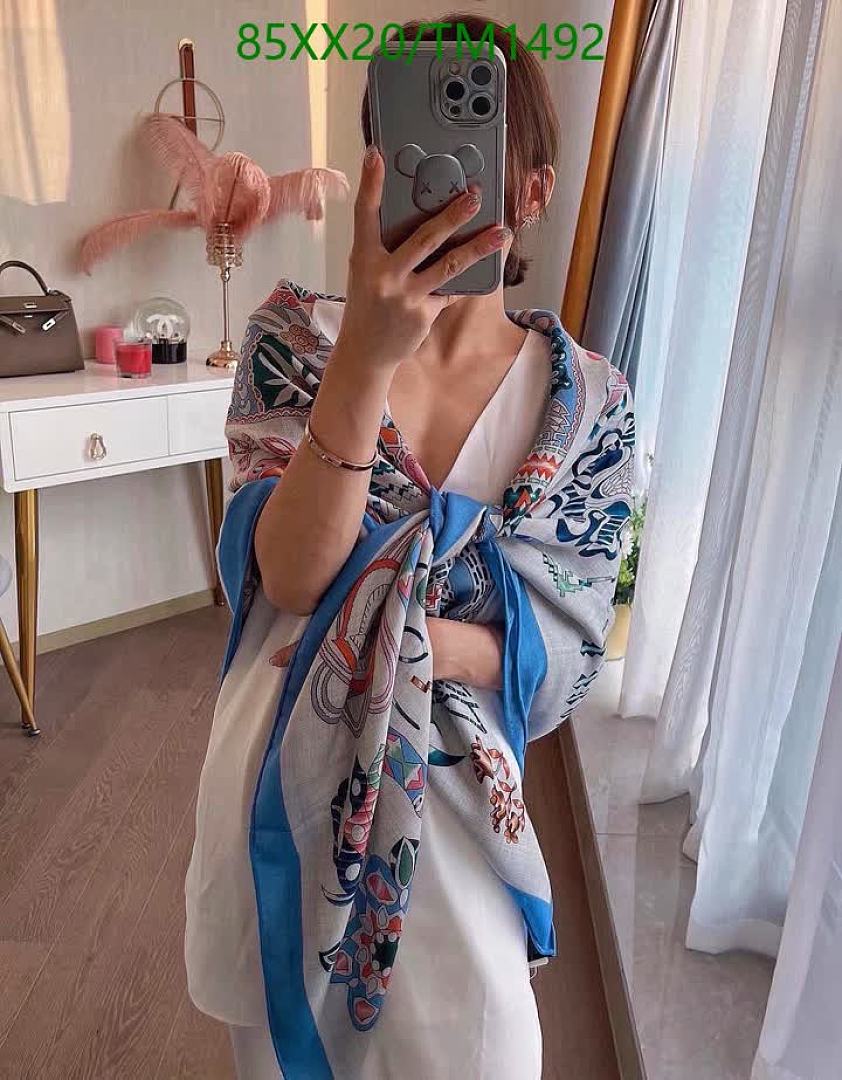 Hermes-Scarf Code: TM1492 $: 85USD