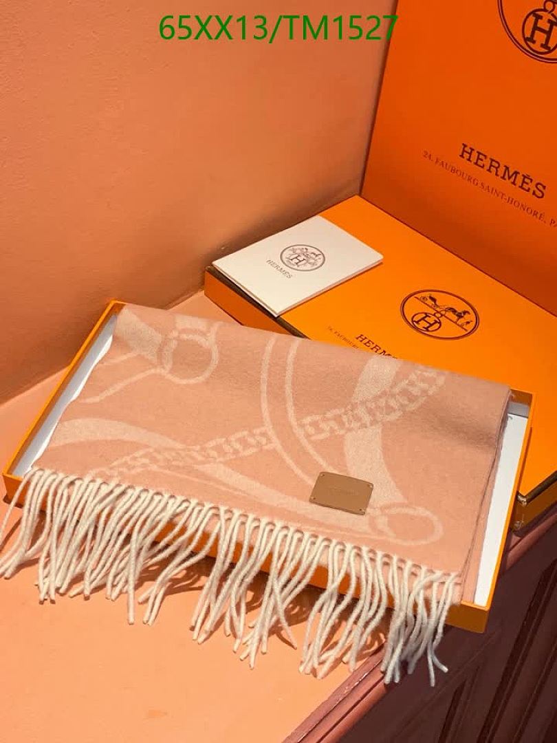 Hermes-Scarf Code: TM1527 $: 65USD