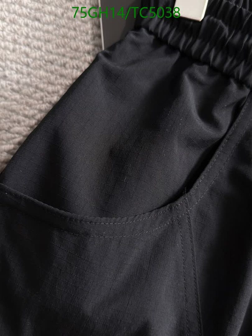 Burberry-Clothing Code: TC5038 $: 75USD