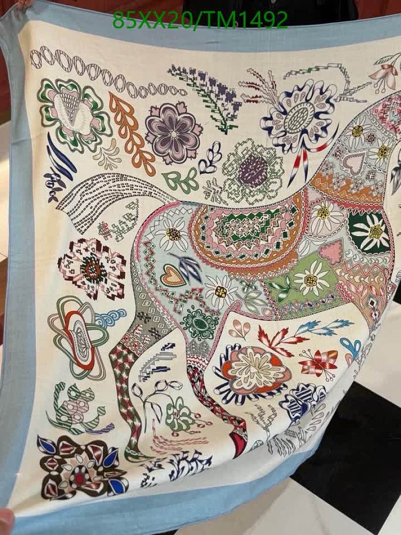 Hermes-Scarf Code: TM1492 $: 85USD
